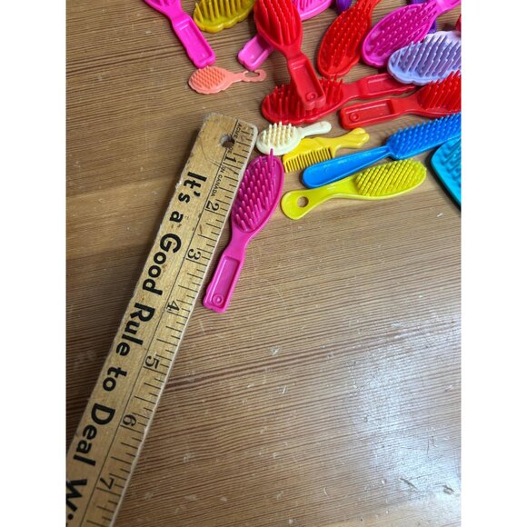 Vintage Y2K Barbie 90s all colours hair brush lot - Picture 4 of 4